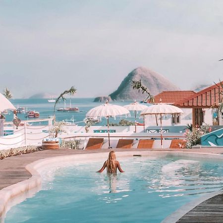 Seaesta Komodo Hostel & Hotel Лабуан Баджо Екстериор снимка