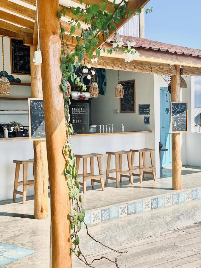 Seaesta Komodo Hostel & Hotel Лабуан Баджо Екстериор снимка