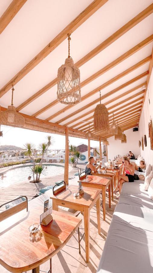 Seaesta Komodo Hostel & Hotel Лабуан Баджо Екстериор снимка