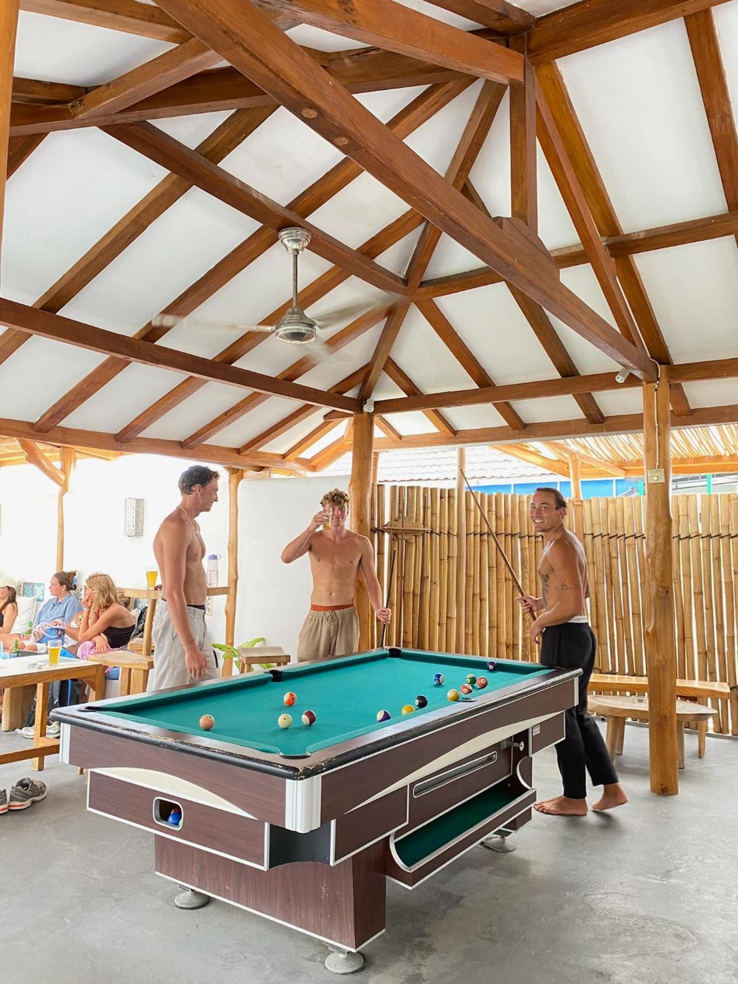 Seaesta Komodo Hostel & Hotel Лабуан Баджо Екстериор снимка