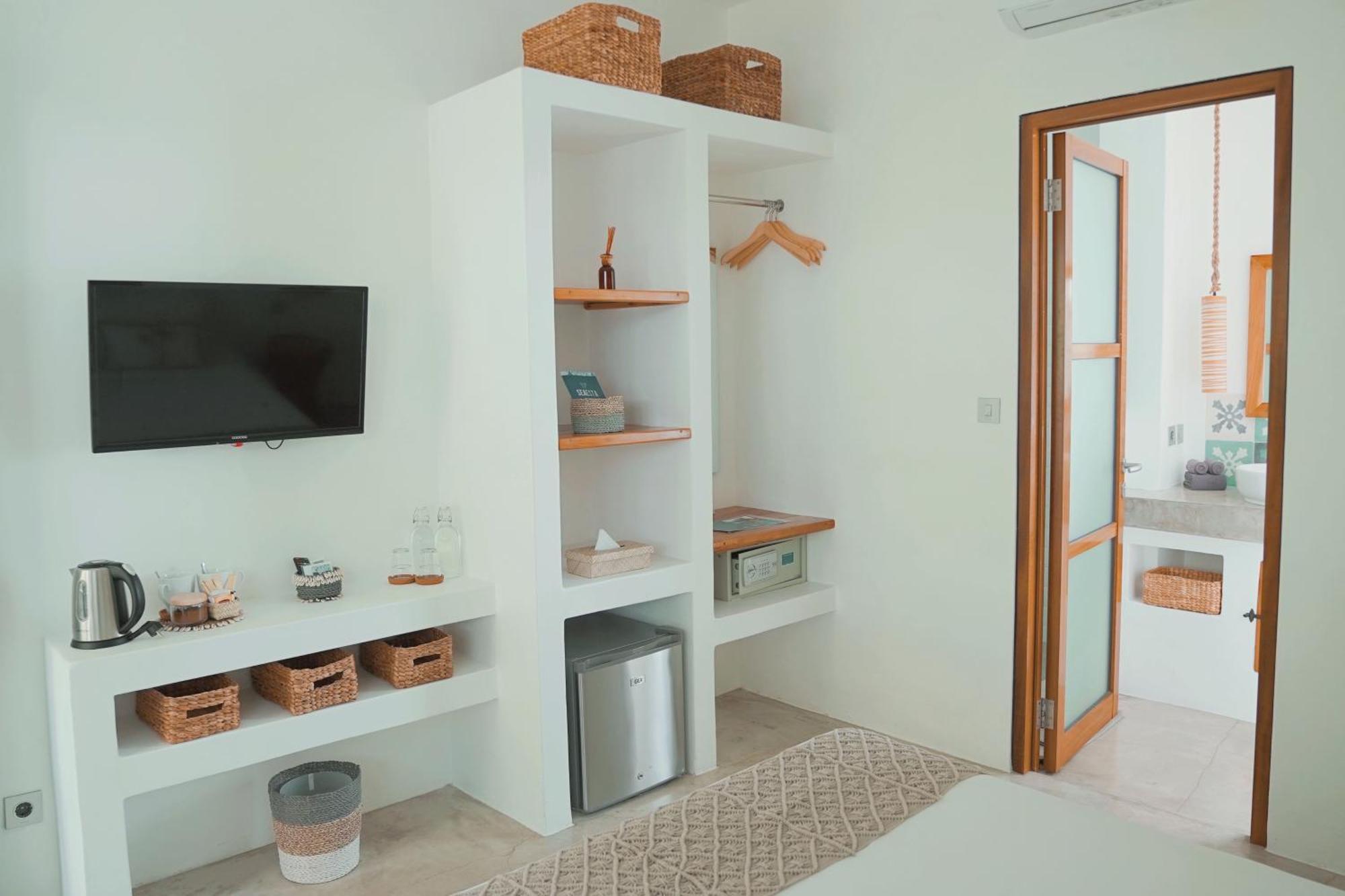 Seaesta Komodo Hostel & Hotel Лабуан Баджо Екстериор снимка