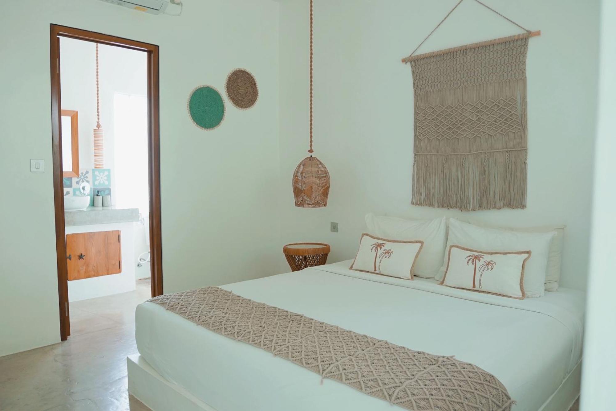 Seaesta Komodo Hostel & Hotel Лабуан Баджо Екстериор снимка