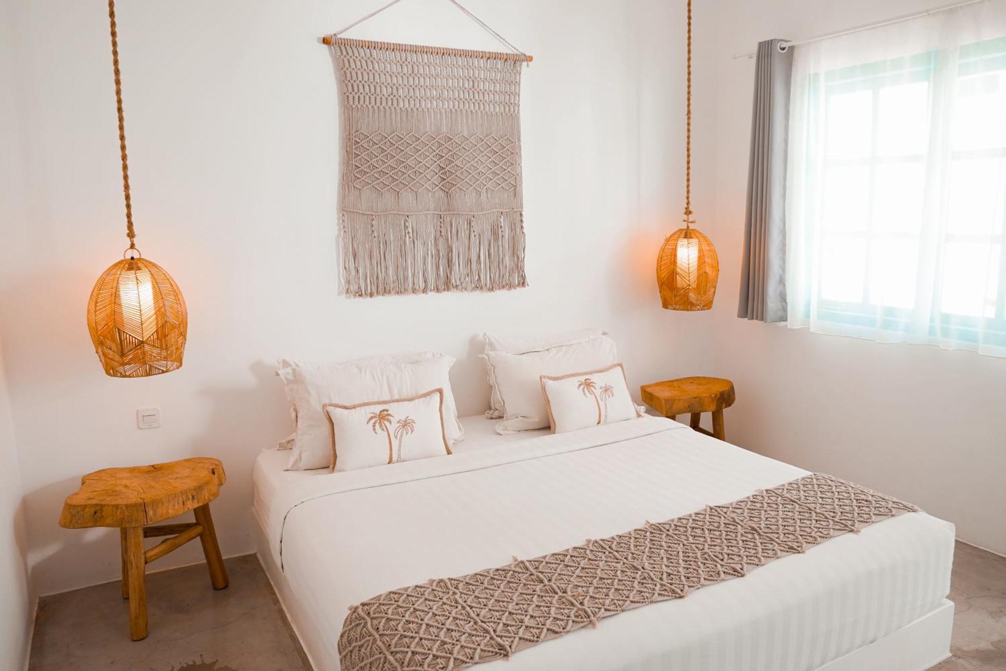 Seaesta Komodo Hostel & Hotel Лабуан Баджо Екстериор снимка