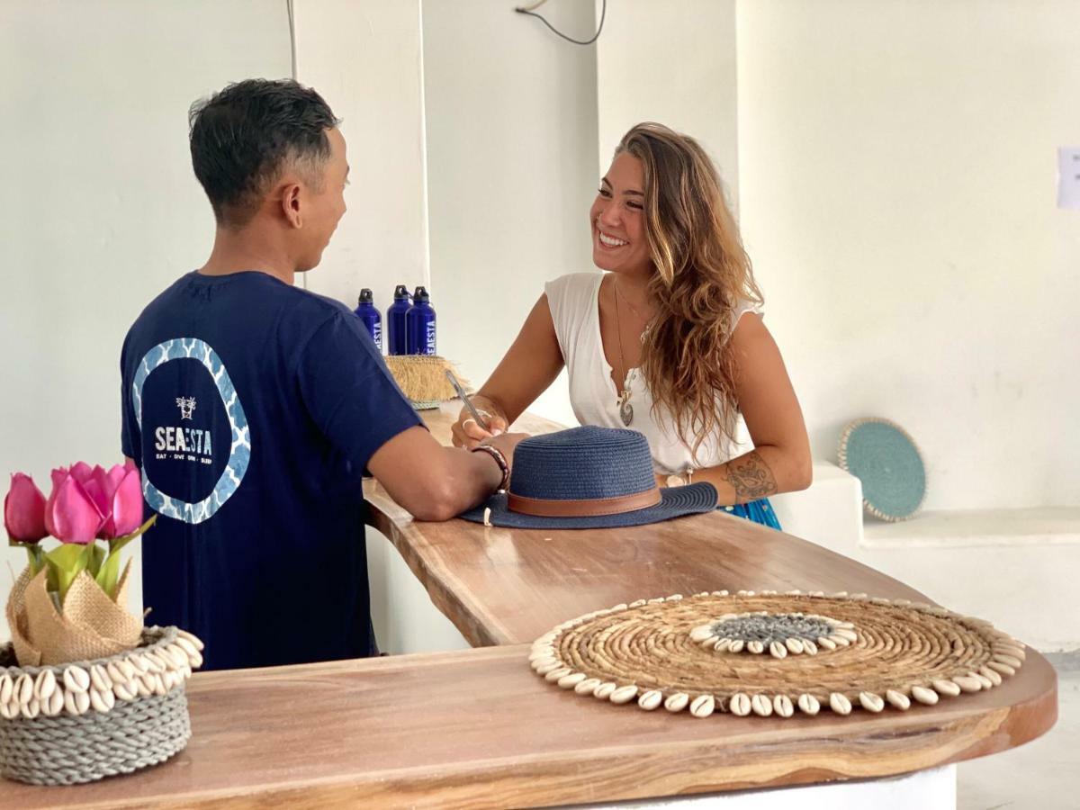 Seaesta Komodo Hostel & Hotel Лабуан Баджо Екстериор снимка