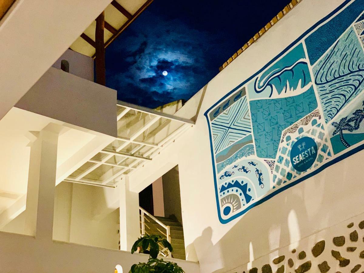 Seaesta Komodo Hostel & Hotel Лабуан Баджо Екстериор снимка