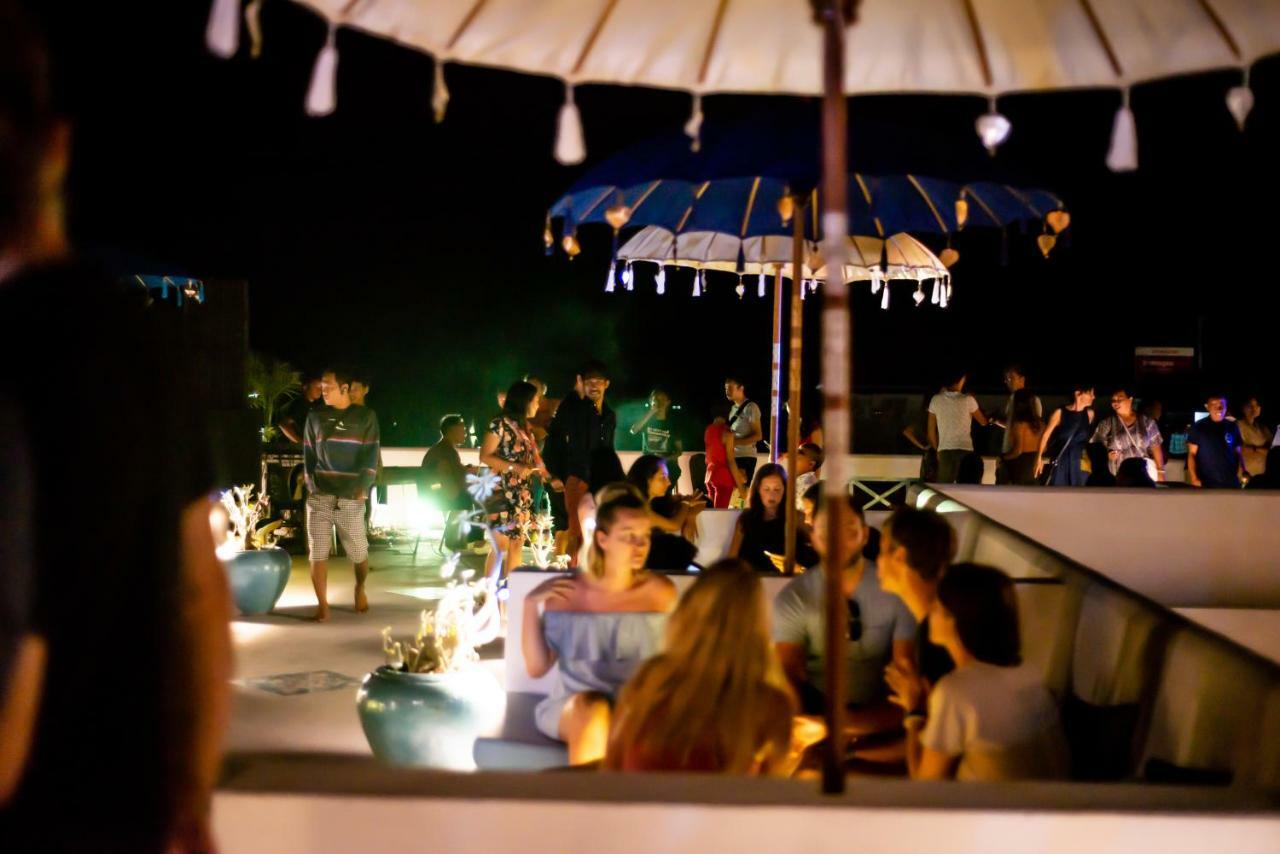 Seaesta Komodo Hostel & Hotel Лабуан Баджо Екстериор снимка