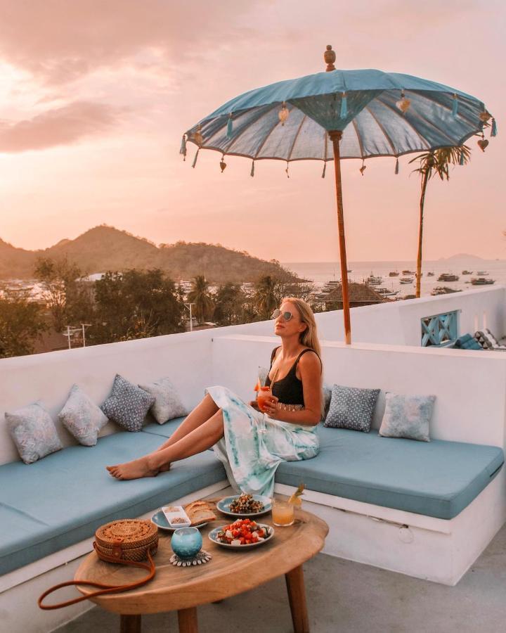 Seaesta Komodo Hostel & Hotel Лабуан Баджо Екстериор снимка